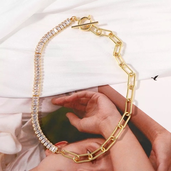 🌟 Gold Tone Crystals Choker - Picture 4 of 4